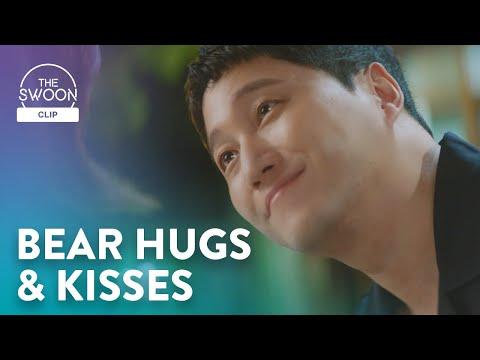 Kim Dae-myeung kisses Ahn Eun-jin goodnight | Hospital Playlist Season 2 Ep 11 [ENG SUB] thumbnail