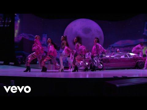 Ariana Grande - 7 rings (Live From The Billboard Music Awards / 2019) thumbnail