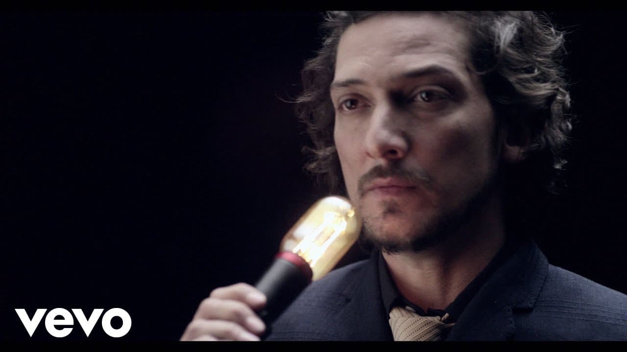 Leรณn Larregui - Brillas