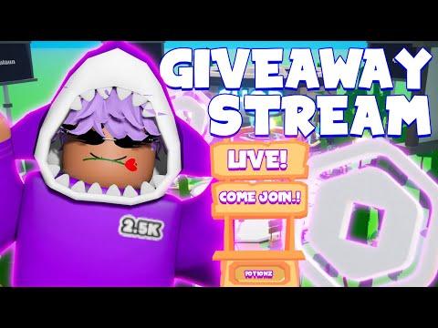 Playing PLS DONATE 💸 On Roblox Live! 