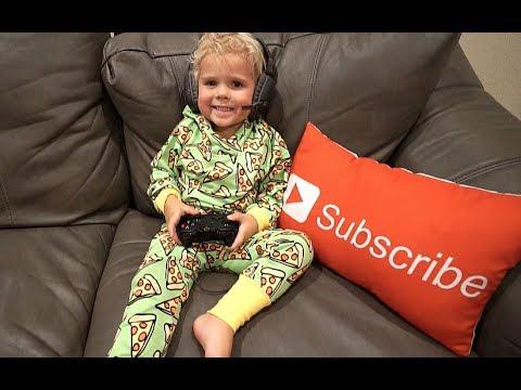 3 Year Old Tydus HARDCORE GAMER!! thumbnail