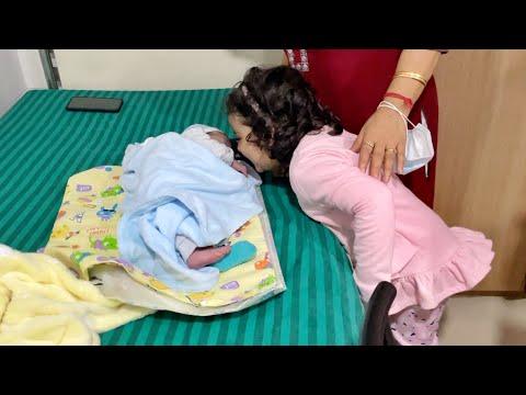 Rashi Meets her Little Sister/Brother ? thumbnail