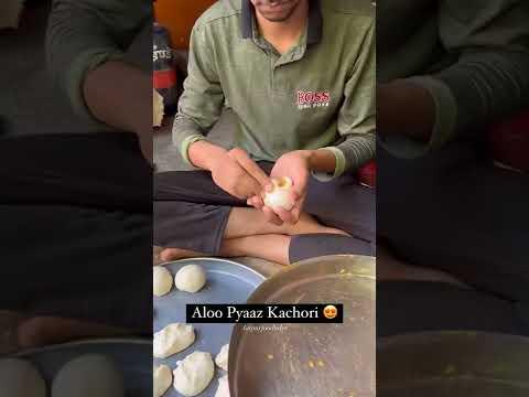 Aloo pyaaz 😍😋 #shorts #youtubeshorts #readyfooda #subscribe #instagram #reels #comedy thumbnail