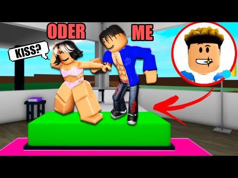 LAST SLENDER GIRL on EARTH in Roblox BROOKHAVEN RP!! 