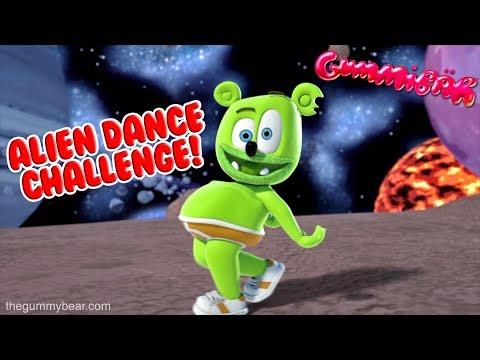 Alien Dance Challenge DAME LA GOMITA Gummibär The Gummy Bear Song Dance Dame Tu Cosita thumbnail