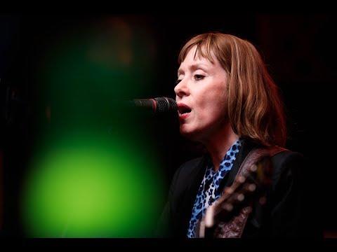 Suzanne Vega | Marlene on the Wall (Live at Clubhouse Austin) thumbnail
