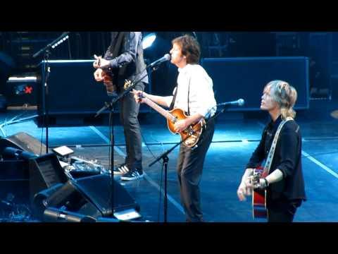 Paul McCartney - A Day in the Life / Give Peace a Chance (live in Köln 2009) thumbnail