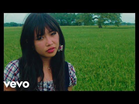 beabadoobee - Glue Song (Official Music Video) thumbnail