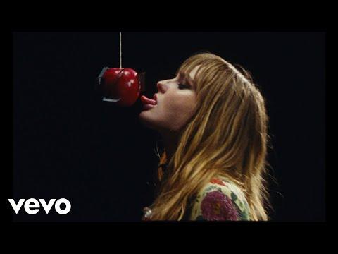 Måneskin - I WANNA BE YOUR SLAVE (Official Video) thumbnail